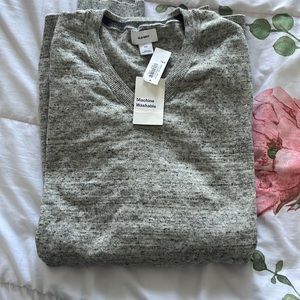 Gray Old Navy sweater